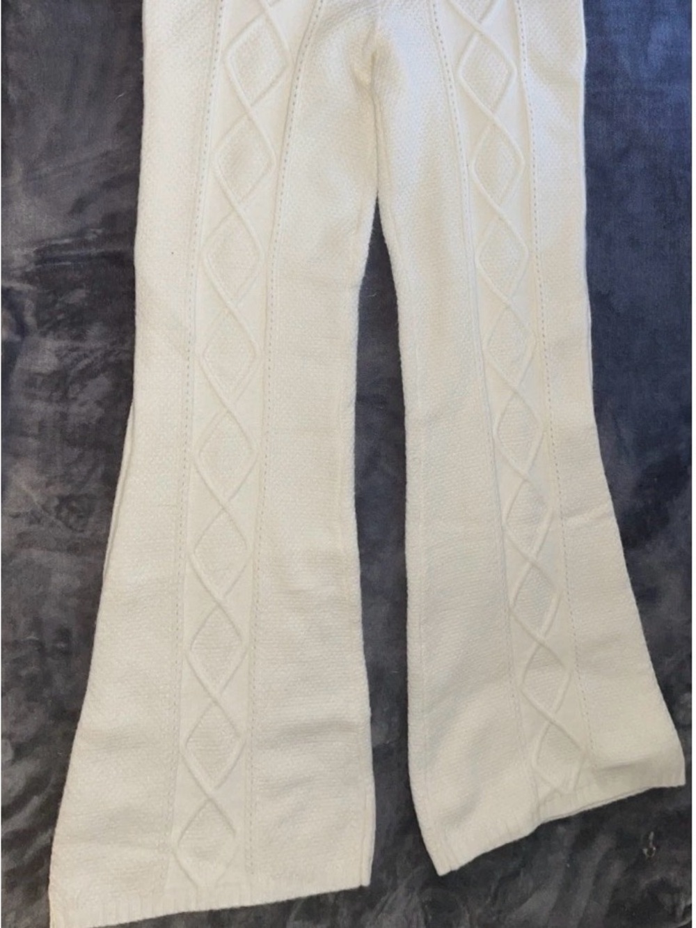 NEW! EDIKTED Women’s Ray Cable Stitch Knit Flare Cream Color Sweater Pants M NWT